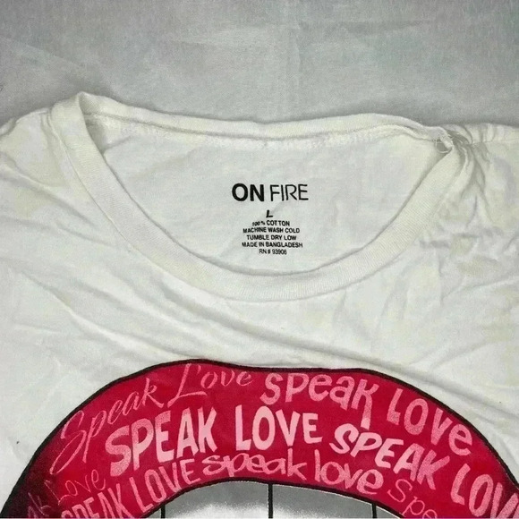 Speak Love Kiss White T-Shirt - Picture 4 of 6